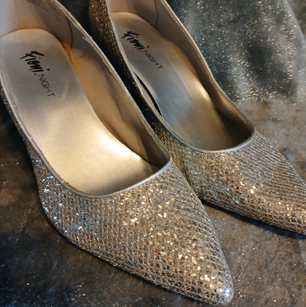Sexy FIONI Clothing Sparkling Silver Heels